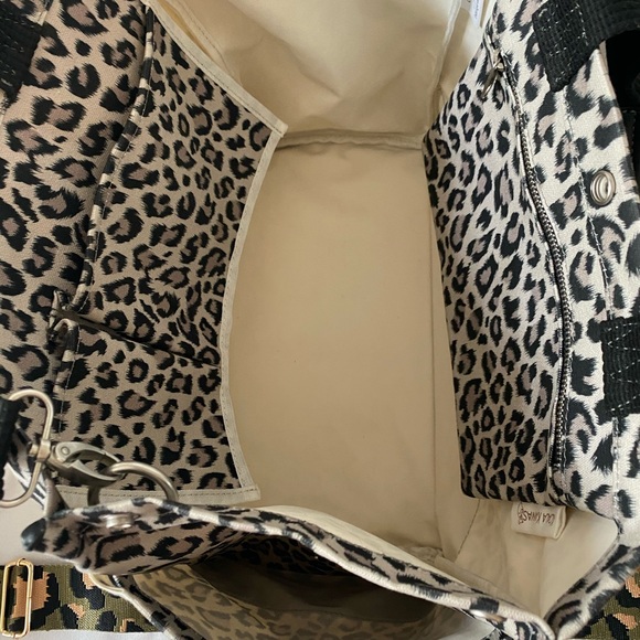 NWOT! LUXE NORTH SOUTH BAG: GREY LEOPAR - Picture 6 of 8